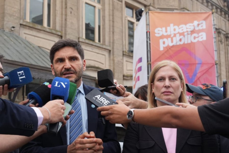 EN SANTA FE. Pullaro y Scaglia encabezaron la cuarta subasta de bienes decomisados al delito.