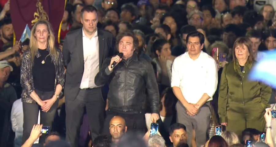 EN CORDOBA. El Presidente encabezó un acto en el Parque Sarmiento, acompañado por su hermana Karina Milei y referentes de La Libertad Avanza.