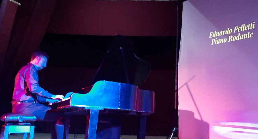 Eduardo Pelletti, durante una de sus interpretaciones.