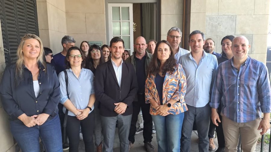 En el encuentro, al lado de la subsecretaria sunchalense se observa al Intendente de Rafaela.