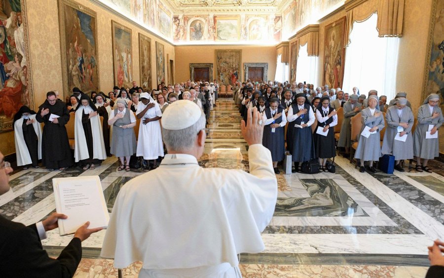 El Papa en la audiencia en la Sala del Consistorio esta mañana.
