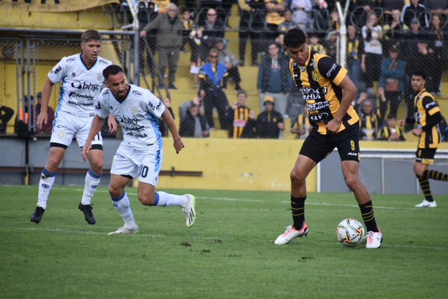 AFFRANCHINO JUGÓ EN UNA POSICIÓN NO HABITUAL Y CUMPLIÓ UN BUEN PARTIDO EN BAHÍA