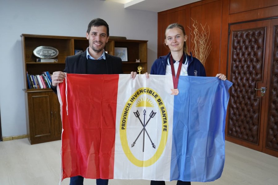 JUNTOS. Viotti y Catalina durante ekl encuentro que mantuvieron hoy en el palacio municipal.