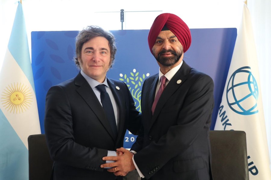 ANUNCIO. El presidente Javier Milei junto al presidente del Banco Mundial, el empresario Ajay Banga.