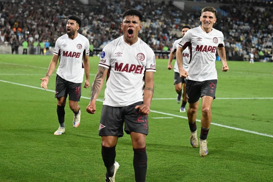 GRAN INGRESO. Aquino cambió el curso del partido y la serie.