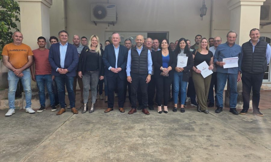 Quienes participaron del reciente acto.