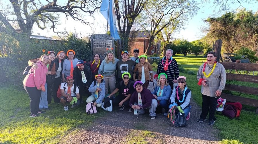 El grupo que visitó el establecimiento atalivense.