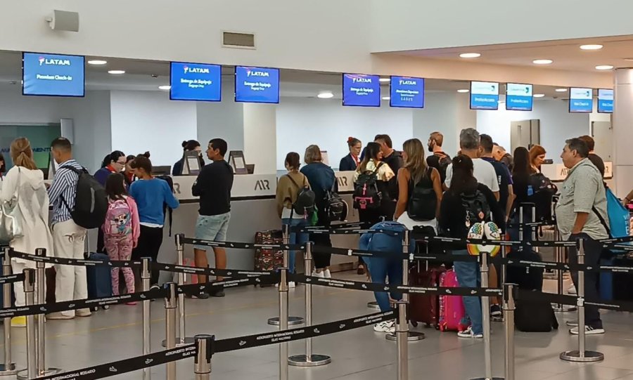 MAS OPORTUNIDADES. El Aeropuerto de Sauce Viejo también aumenta en vuelos de cabotaje, mejora en infraestructura y expansión de frecuencias.