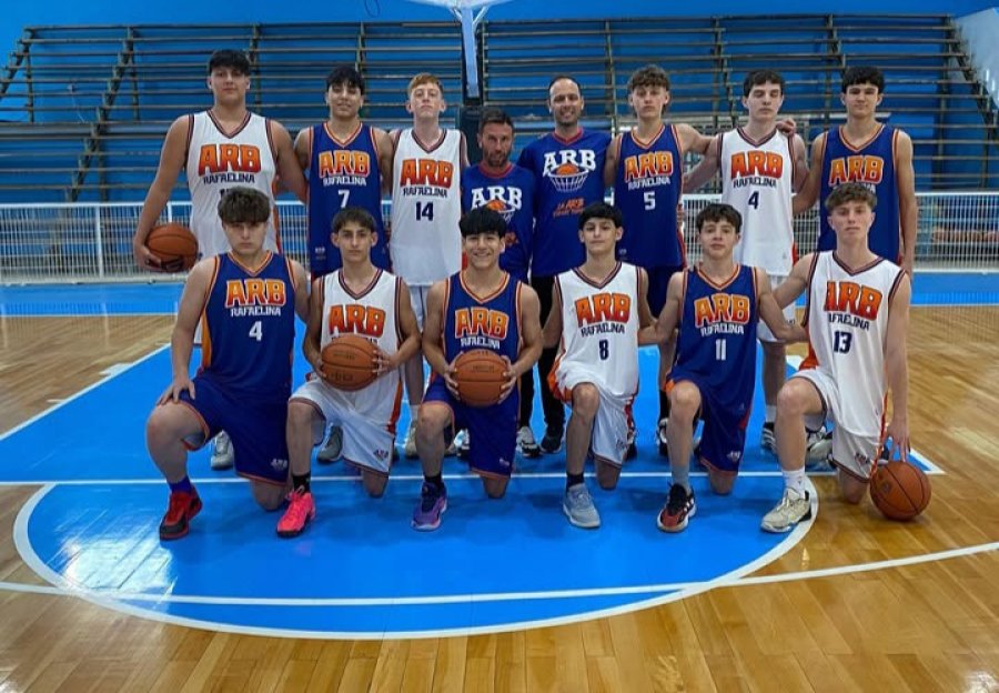 LISTOS PARA EL DEBUT. Los chicos que jugarán el torneo en Venado Tuerto.