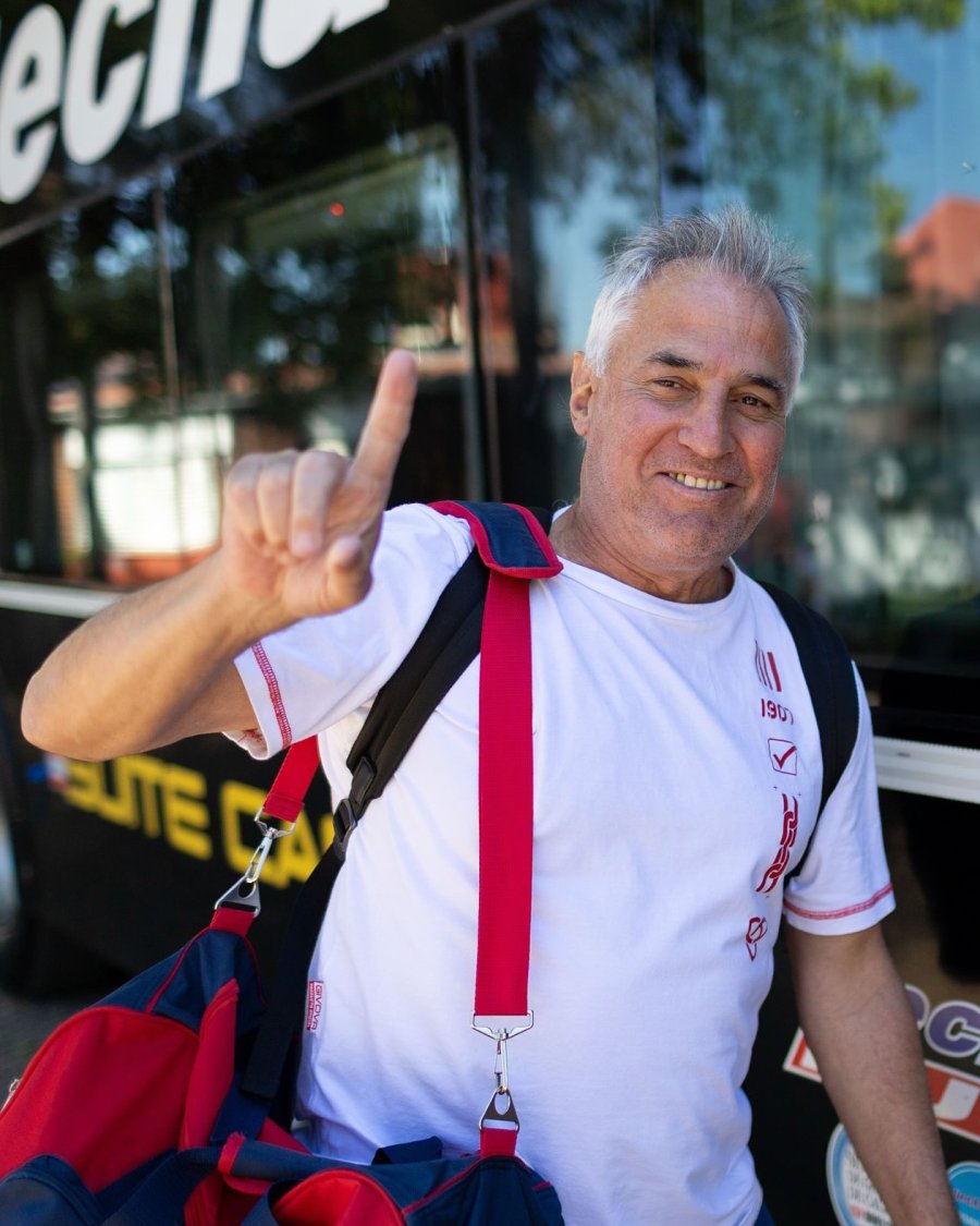 DISFRUTANDO. Madelón, DT del Tatengue.