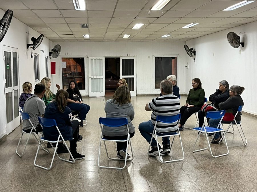 Reunión con vecinos y vecinas de barrio Belgrano.