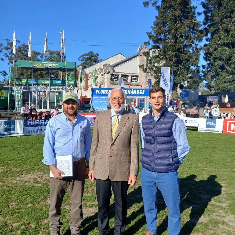 JURADOS. Juan Jose Felissia -en el medio- estuvo representando al país en un juzgamiento llevado a cabo en Uruguay.