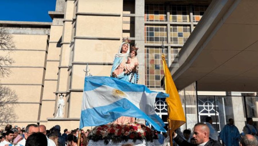 Imagen de la Virgen del Rosario en el multitudinario festejo.
