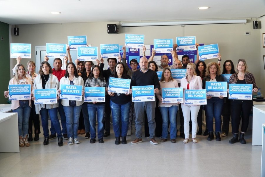 VARIOS RECLAMOS. El gremio de los docentes públicos santafesinos continúa en conflicto con el gobienro provincial en su lucha por mejoras salariales y de trabajo.