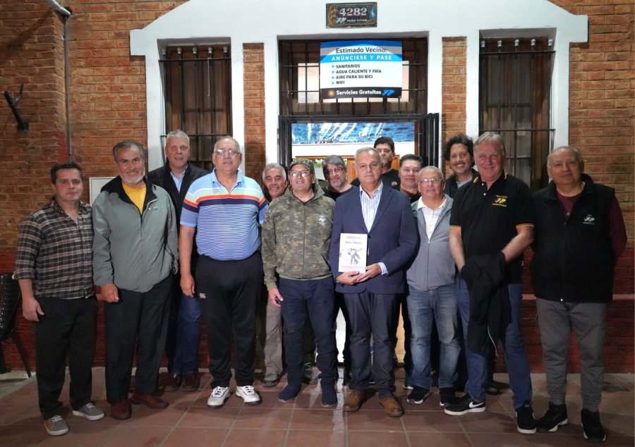 ENCUENTRO. Pablo Farías visitó el Centro de Excombatientes de Malvinas en la ciudad de Santa Fe.