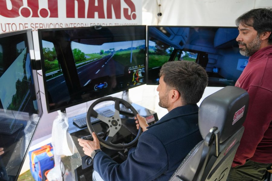 El gobernador Pullaro en la Fiesta Nacional del Transporte, un evento que reúne en Pujato a transportistas, productores y vecinos de toda la región.