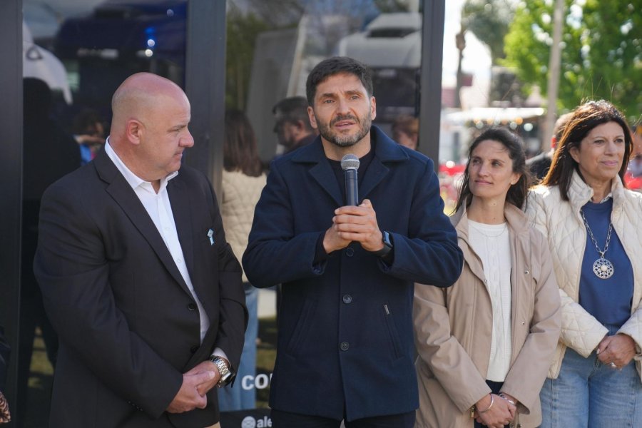 Ante miles de asistentes, el gobernador Maximiliano Pullaro destac&oacute; el esfuerzo del interior productivo. (FOTO SCS)