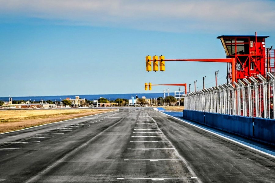 La recta principal del autódromo de San Luis antes de la visita del Turismo Carretera.