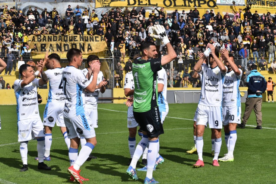 LA CREMA RECIBE A OLIMPO DE BAHÍA BLANCA