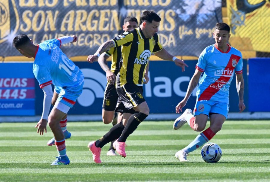 DEPORTIVO MADRYN JUGARÁ LA FINAL POR EL ASCENSO A PRIMERA Y DECRETÓ EL DESCENSO DE ARSENAL