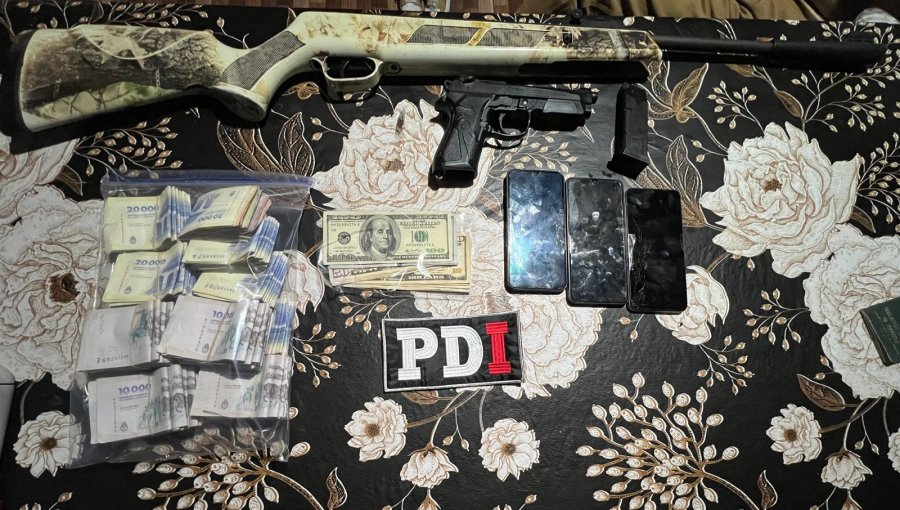 Armas, dinero y celulares entre los materiales incautados por las fuerzas de seguridad. (FOTO SCS)
