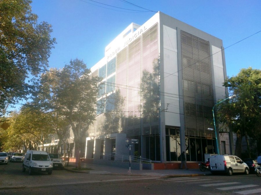 El edificio de los Tribunales de Rafaela de calle Alvear y Sarmiento.