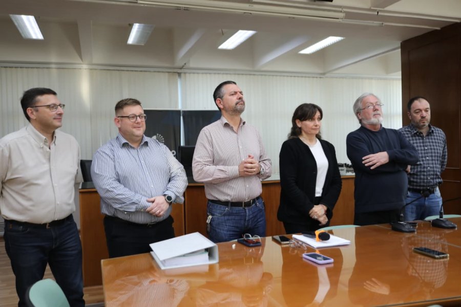 REUNION. Funcionarios del Departamento Ejecutivo Municipal hicieron entrega del proyecto Presupuesto 2026 y Ordenanza Tributaria al Presidente del órgano legislativo local, Lisandro Mársico.