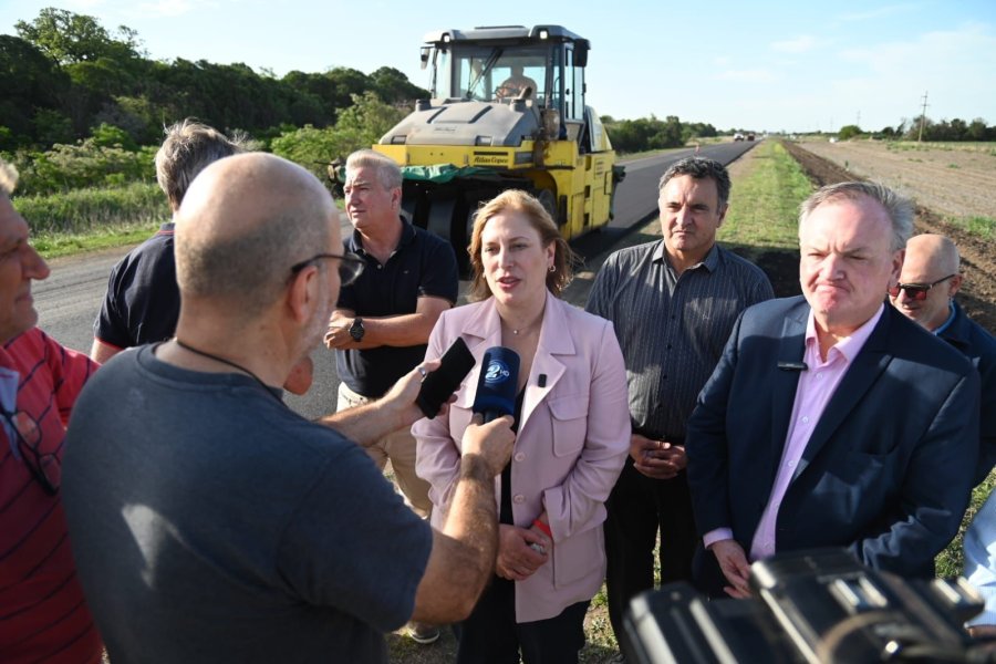 La vicegobernadora encabezó un recorrido por la obra de repavimentación de la Ruta 23.