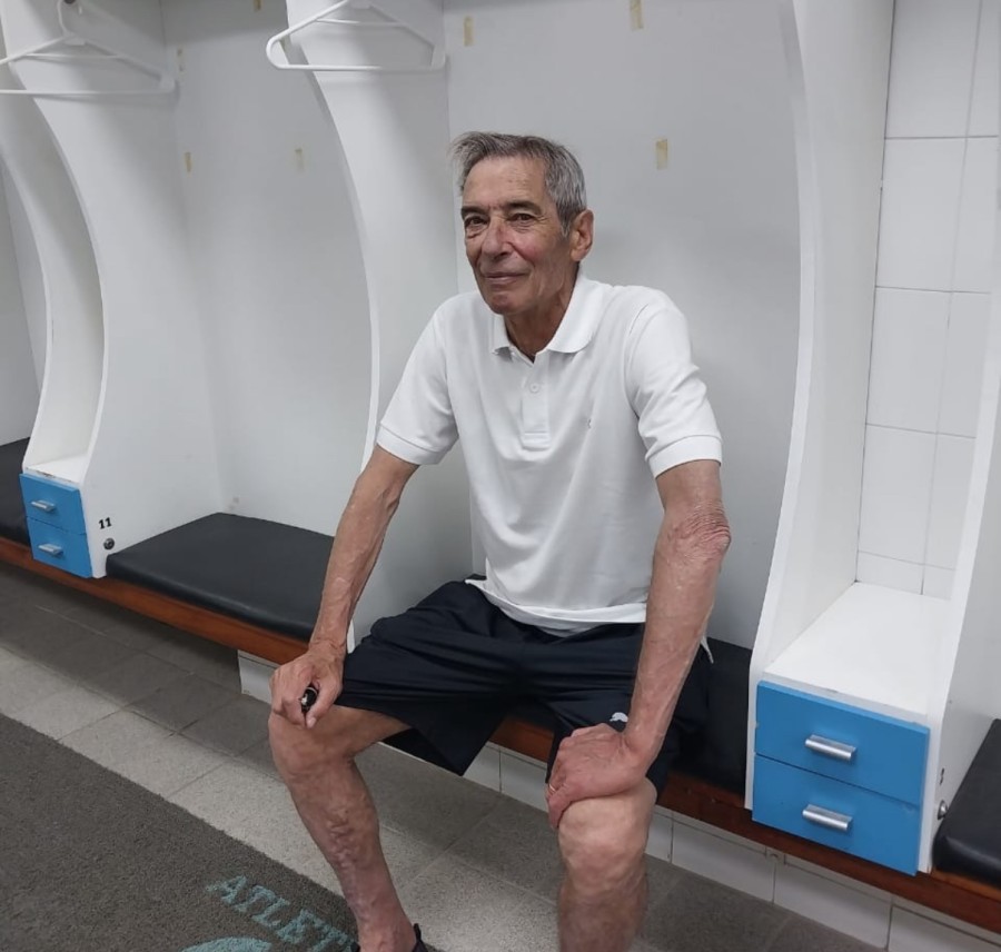 Hugo Riberi, en el vestuario de Atlético de Rafaela