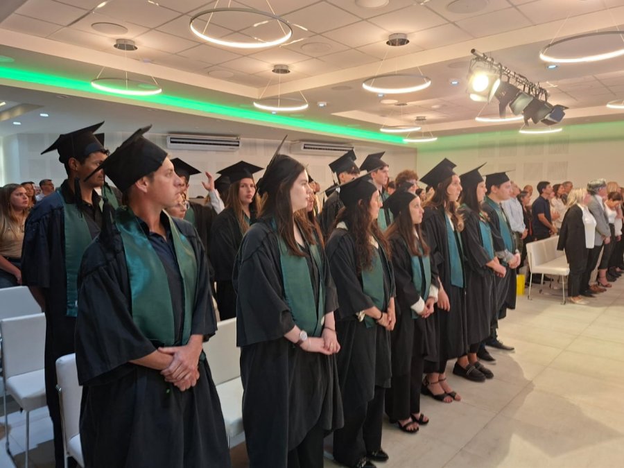 M&aacute;s de 30 flamantes profesionales recibieron el título durante el Acto de Colaci&oacute;n de UCES Rafaela. (FOTO UCES RAFAELA)