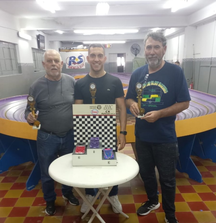 PODIO. Julio Constantín (2º), Cristian Vaira (1º) y José Foti (3º).