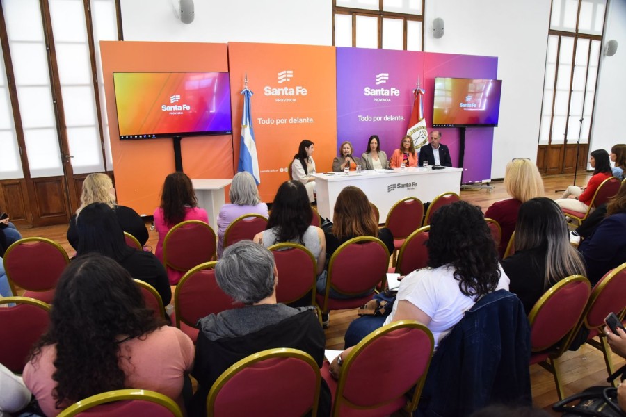 La actividad se desarrolló en la Sala Rodolfo Walsh de la sede del Gobierno de Santa Fe, en Rosario.
