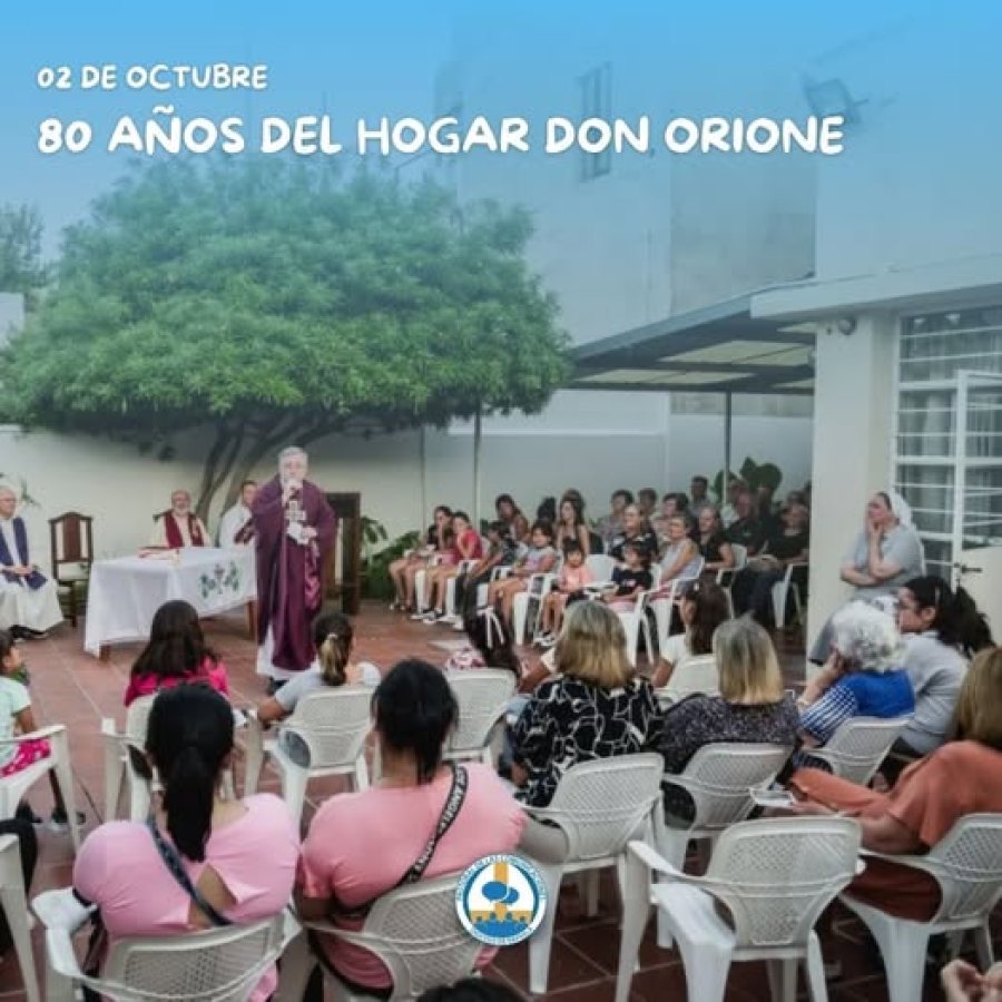 Monseñor Pedro Torres compartiendo con la comunidad de Don Orione.