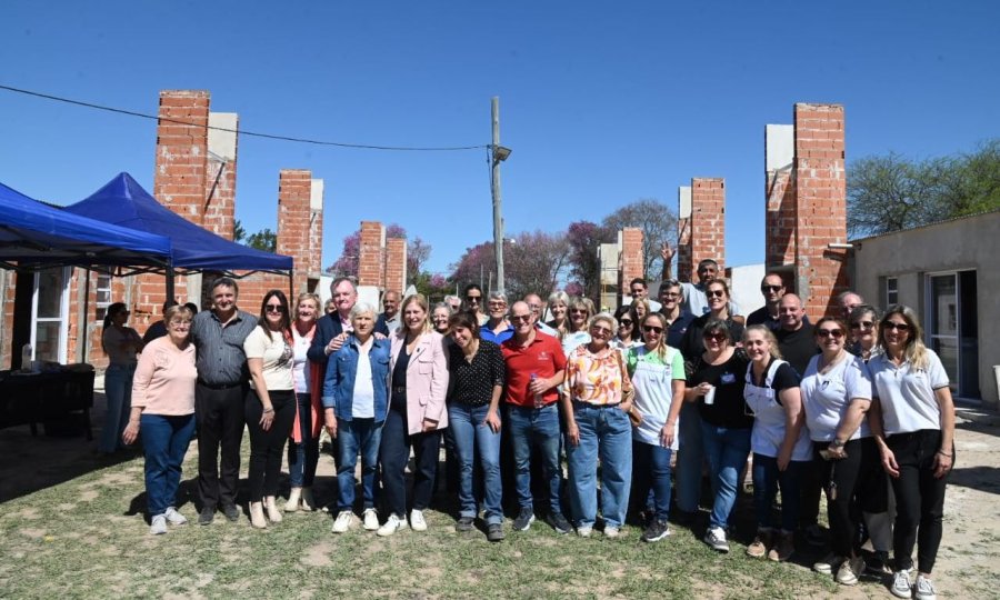 En Hersilia los legisladores, la Vicegobernadora y beneficiarios.