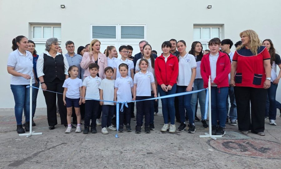 El tradicional corte de cintas para inaugurar el SUM.