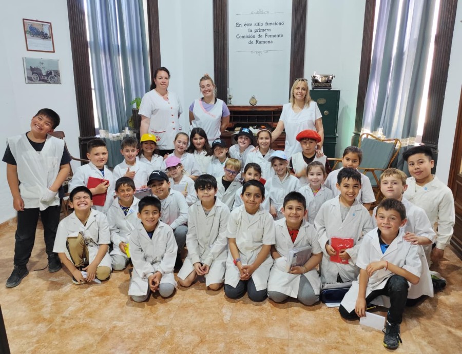 DELEGACIÓN. El grupo que visitó el Museo.