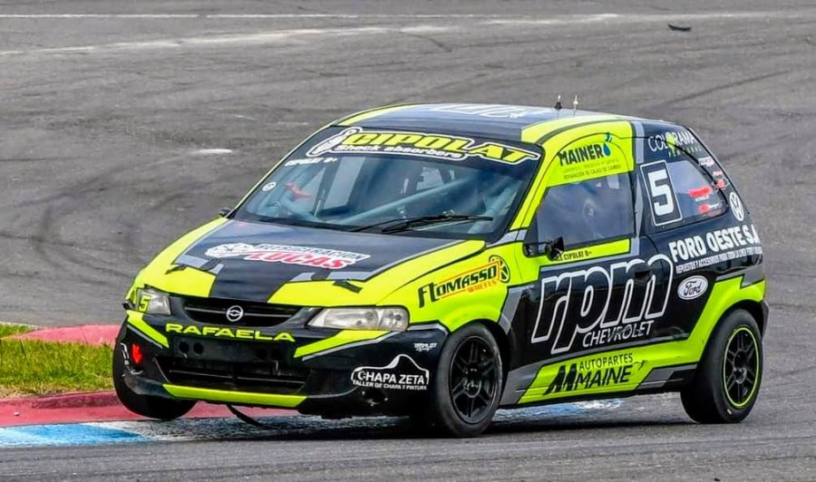 NEREO CIPOLAT. El juvenil piloto rafaelino finalizó tercero el domingo en el Fiat 1400.