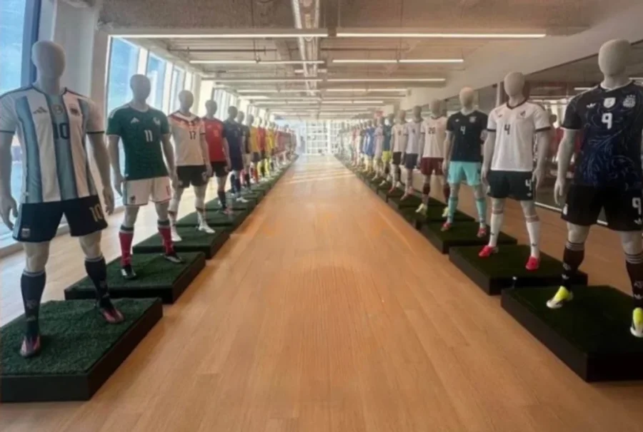 Las camisetas publicadas por el exjugador Alessandro Del Piero.