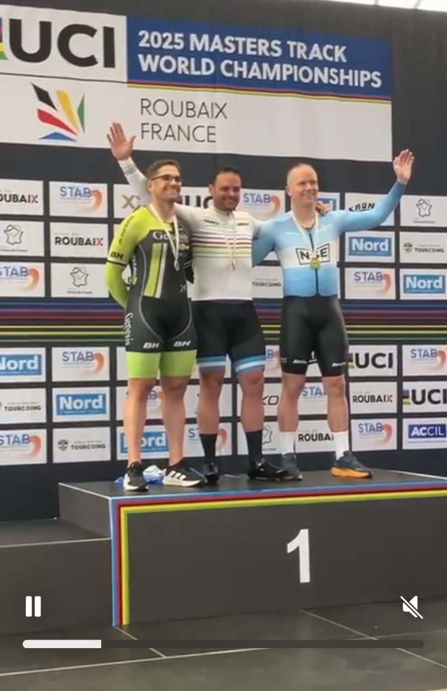 FELICIDAD. Lucas Peretti consiguió la medalla dorada.