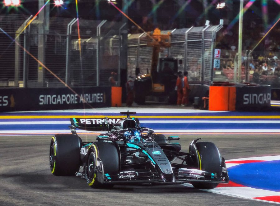 George Russell sorprendió al marcar la pole en Singapur.