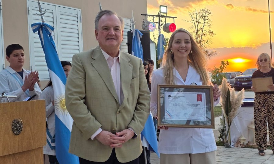 El anuncio se realizó durante la celebración escolar.