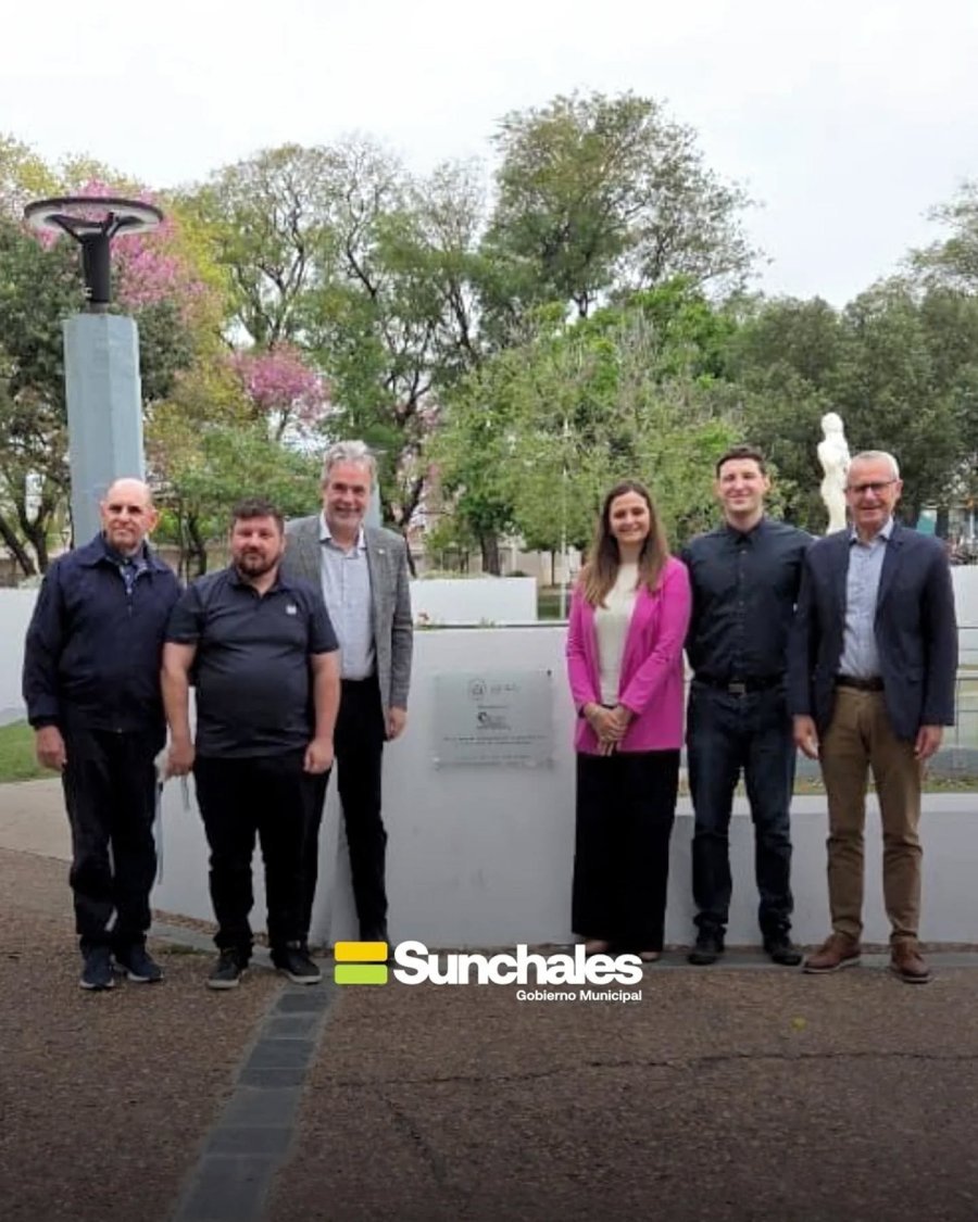 Fue descubierta una placa recordativa.