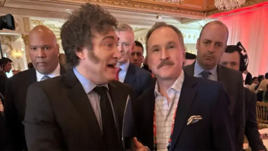 Peter Lamelas junto a Javier Milei.