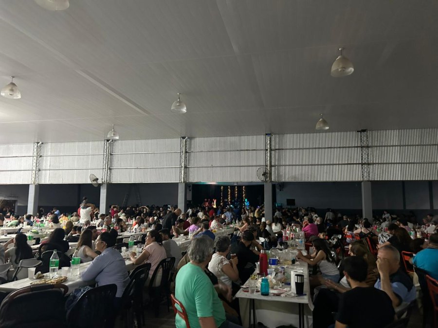 Un salón colmado apoyó la propuesta.