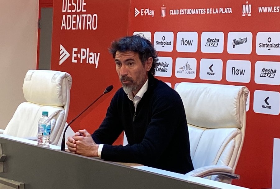 DECEPCIONADO. El técnico de Estudiantes.