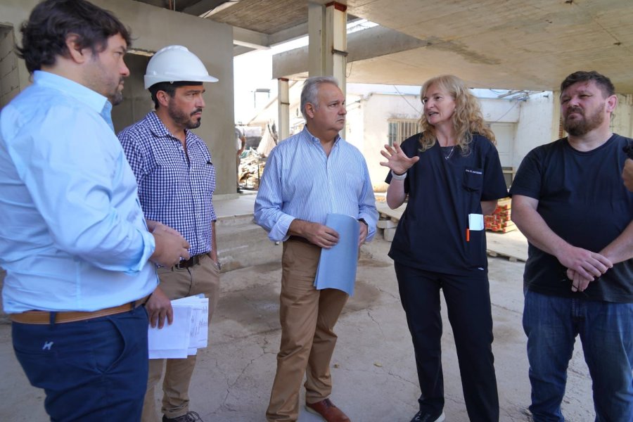 El candidato a diputado nacional, Pablo Farías, y el intendente de Sunchales, Pablo Pinotti en su visita al Hospital Almicar Gorosito.