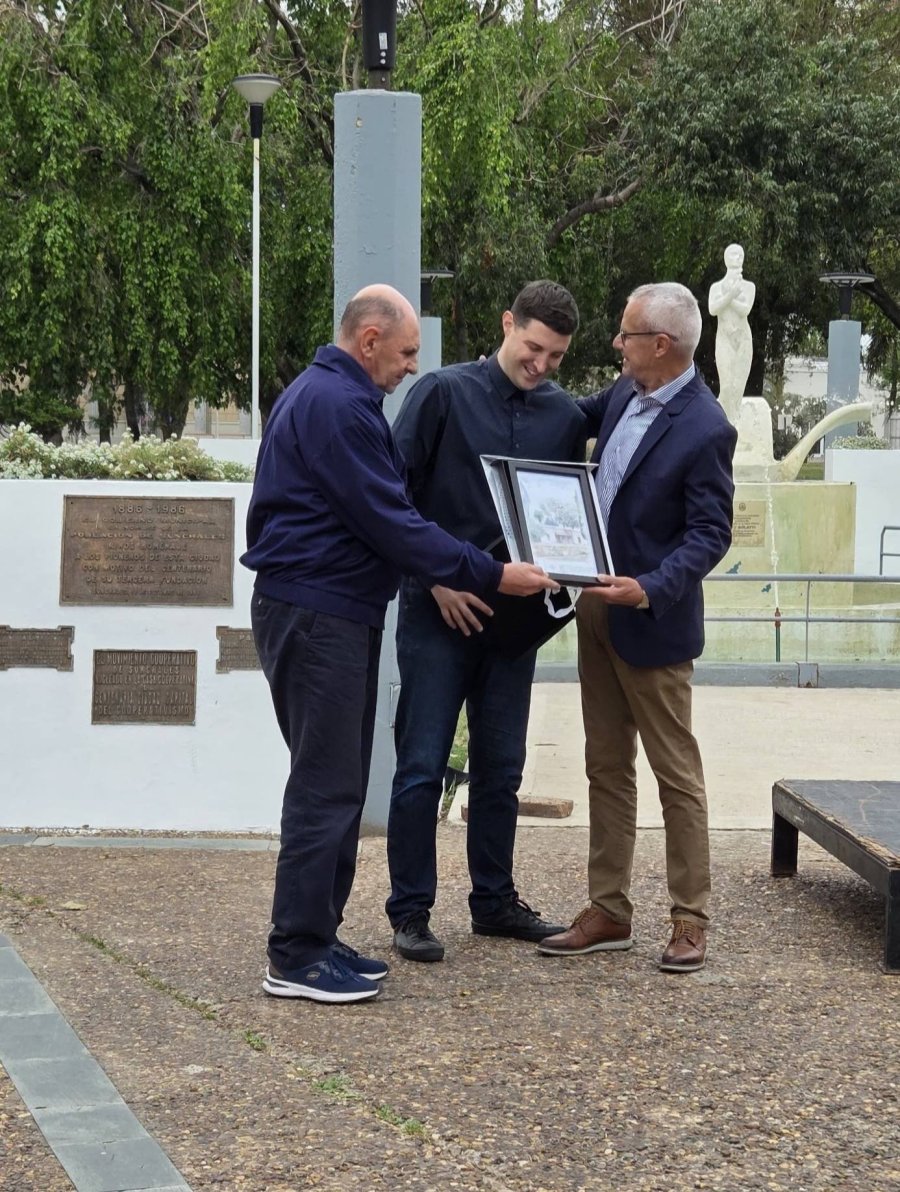 La entrega del presente aportado por el Concejo.