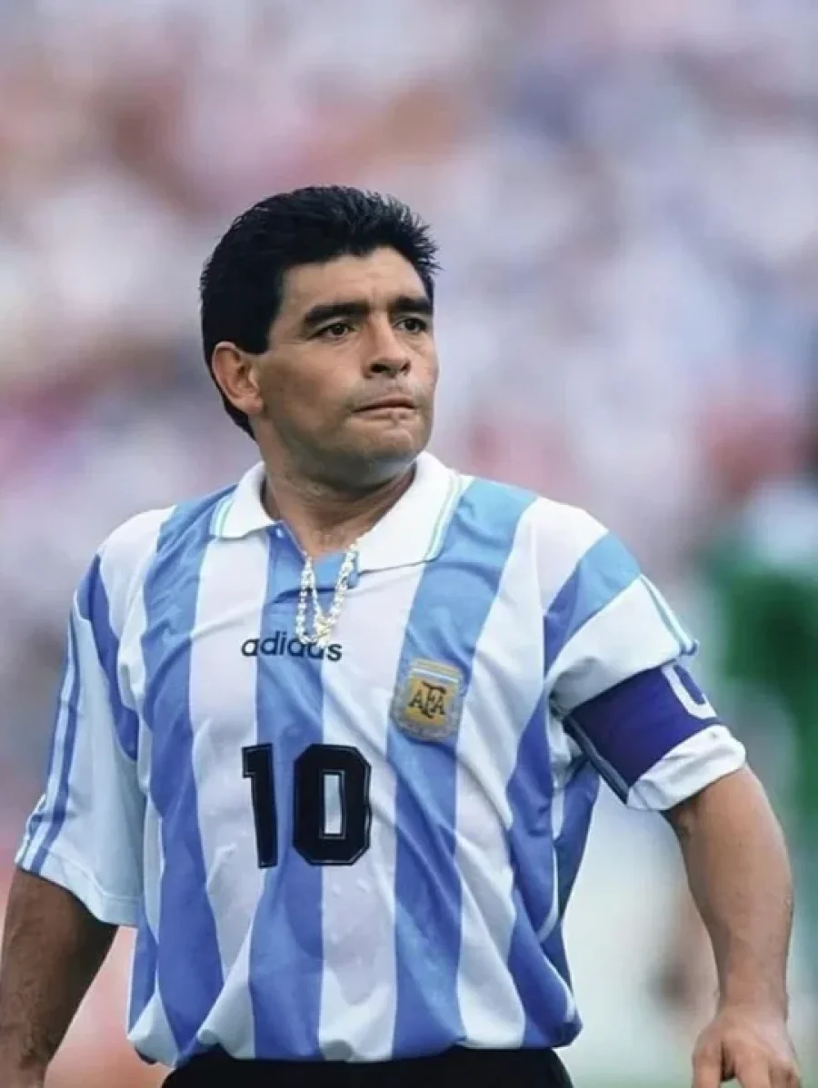 subastarán objetos personales y camisetas históricas de Diego Maradona.