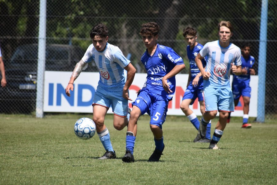 LOS PIBES DE LA CREMA SE MIDIERON CON SUS PARES DE RACING DE CÓRDOBA