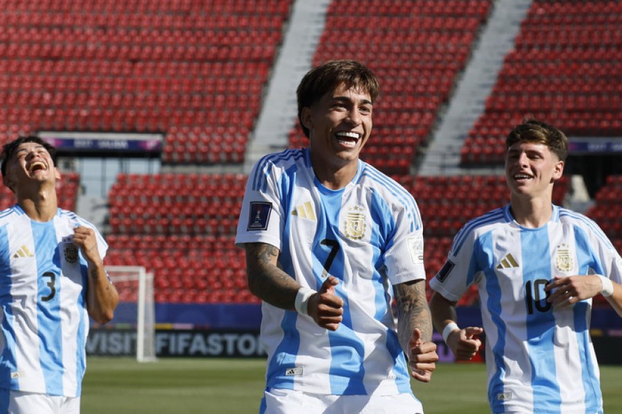 Maher Carrizo baila y Argentina sonríe en el Mundial Sub 20.
